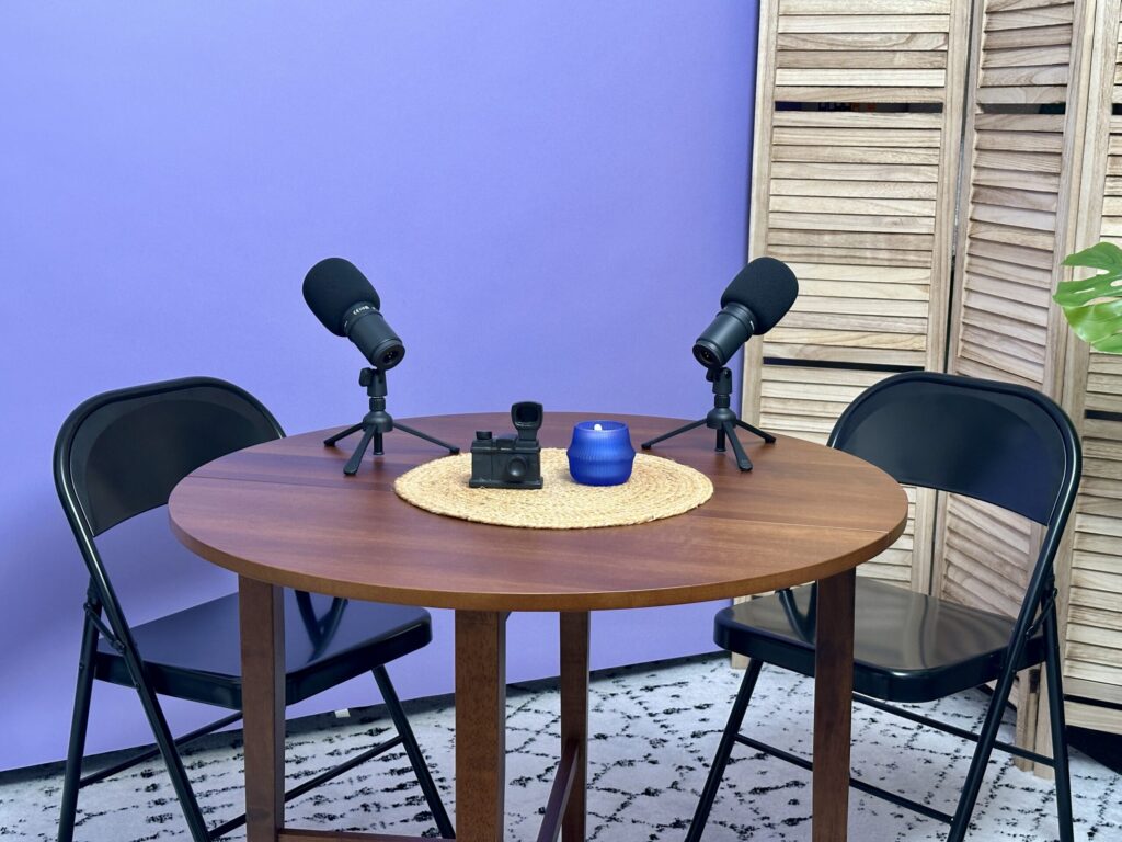 Round table for 1-2 guest